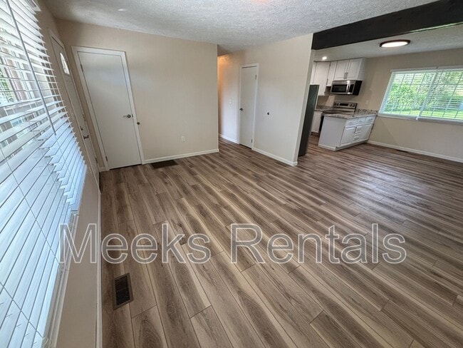 Building Photo - 198 Meadow Dr
