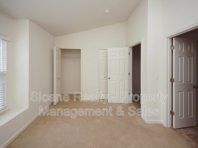 Building Photo - 572 Truman Dr