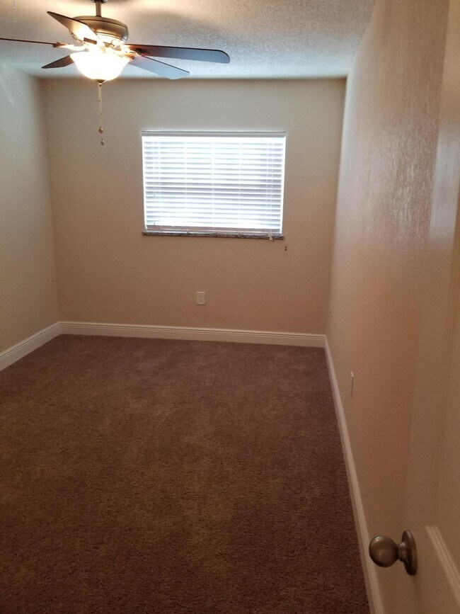 Building Photo - 182 Ulster Ln