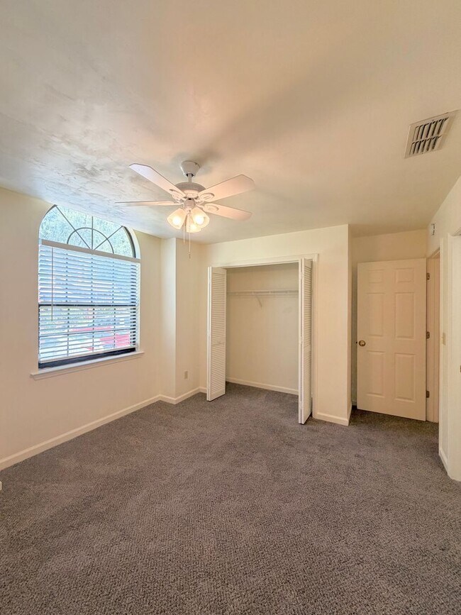 Building Photo - 4414 Stratfordshire Ct