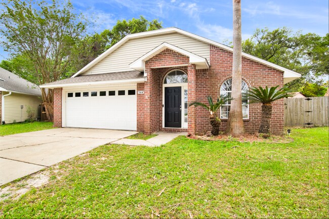 Building Photo - 3 Bedroom Scenic Heights Home