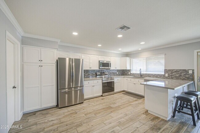 Building Photo - Move in Ready, Electricity Included!!