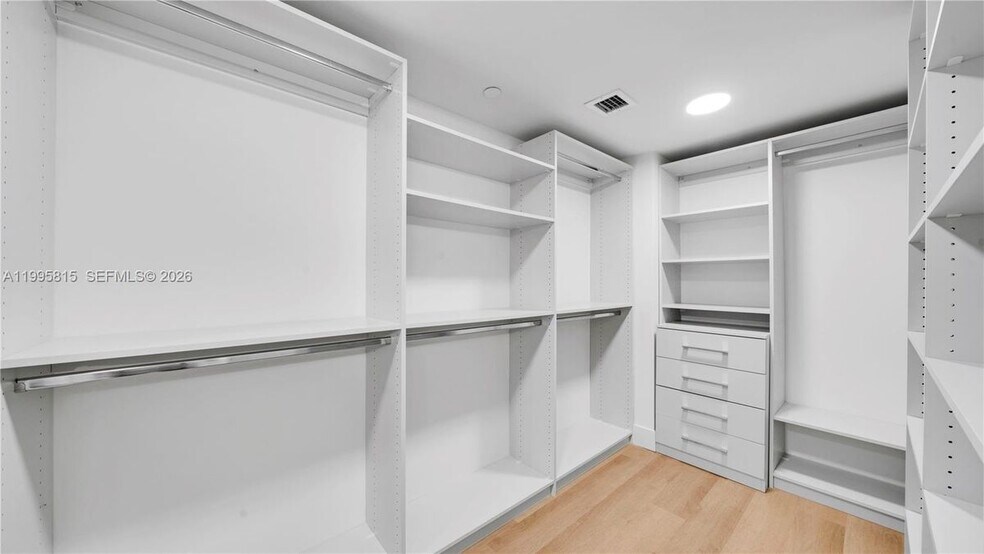 Building Photo - 555 NE 34th St