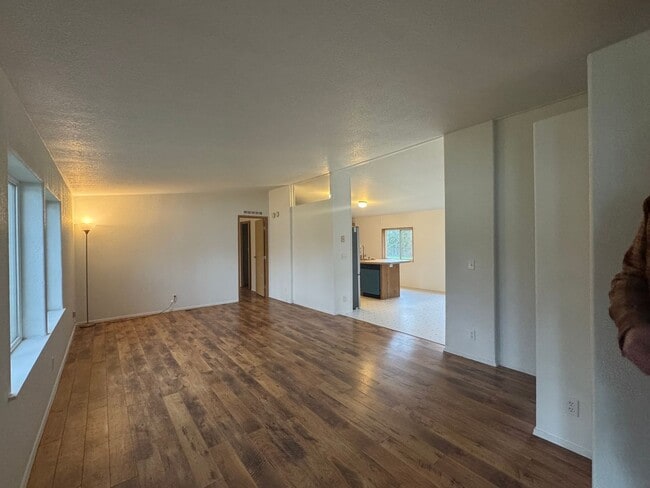 Building Photo - 4.65 Acre Farm/Horse Property for Rent!