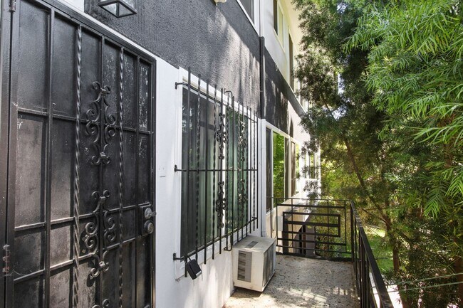 Building Photo - 7941 Selma