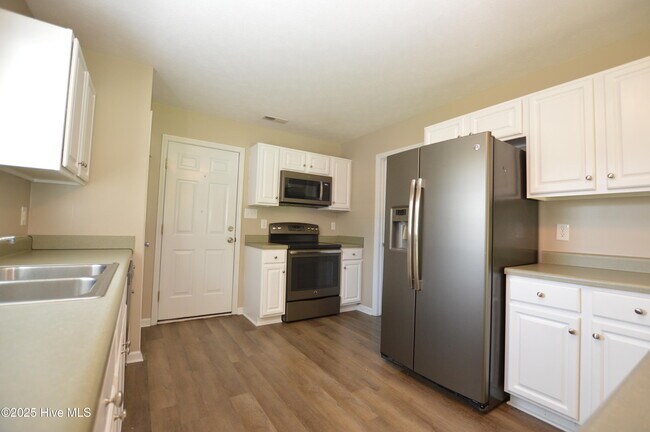 Building Photo - 120 Walnut Hills Dr