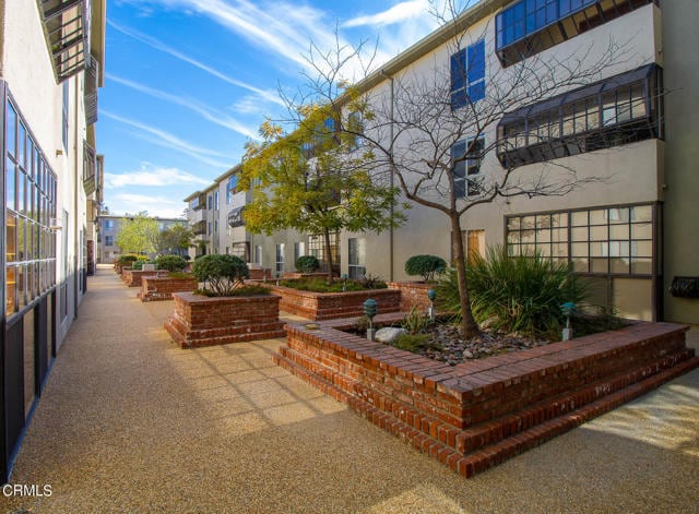 Building Photo - 330 S Mentor Ave