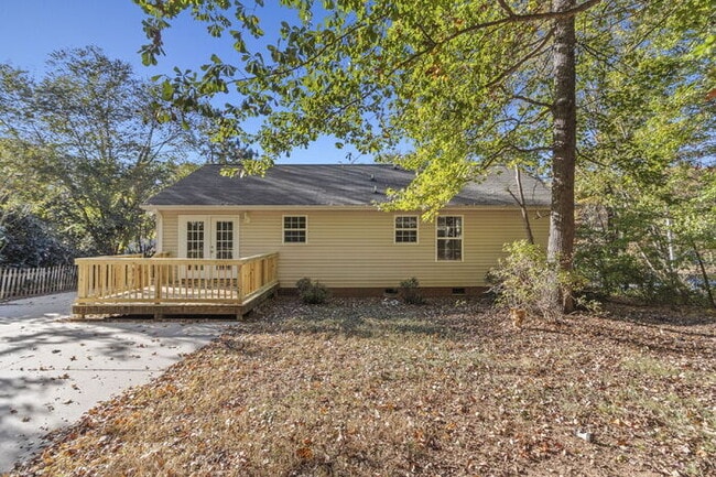 Building Photo - 3BR/2BA Home with Deck & Storage Shed in P...