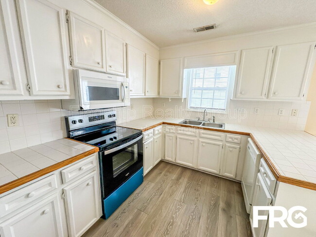 Building Photo - 3908 Sterling Pointe Dr