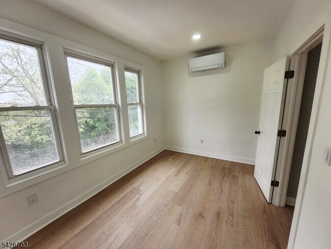 Building Photo - 49 Union Pl