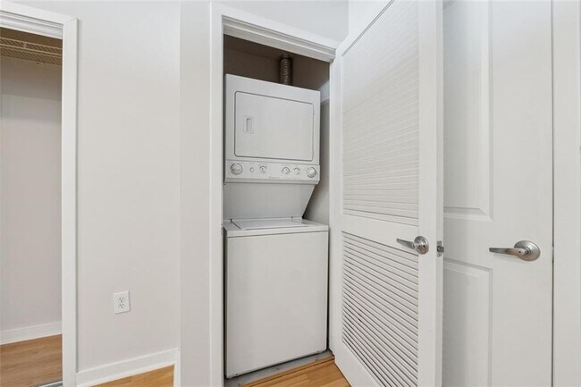 Building Photo - 3324 Peachtree Rd