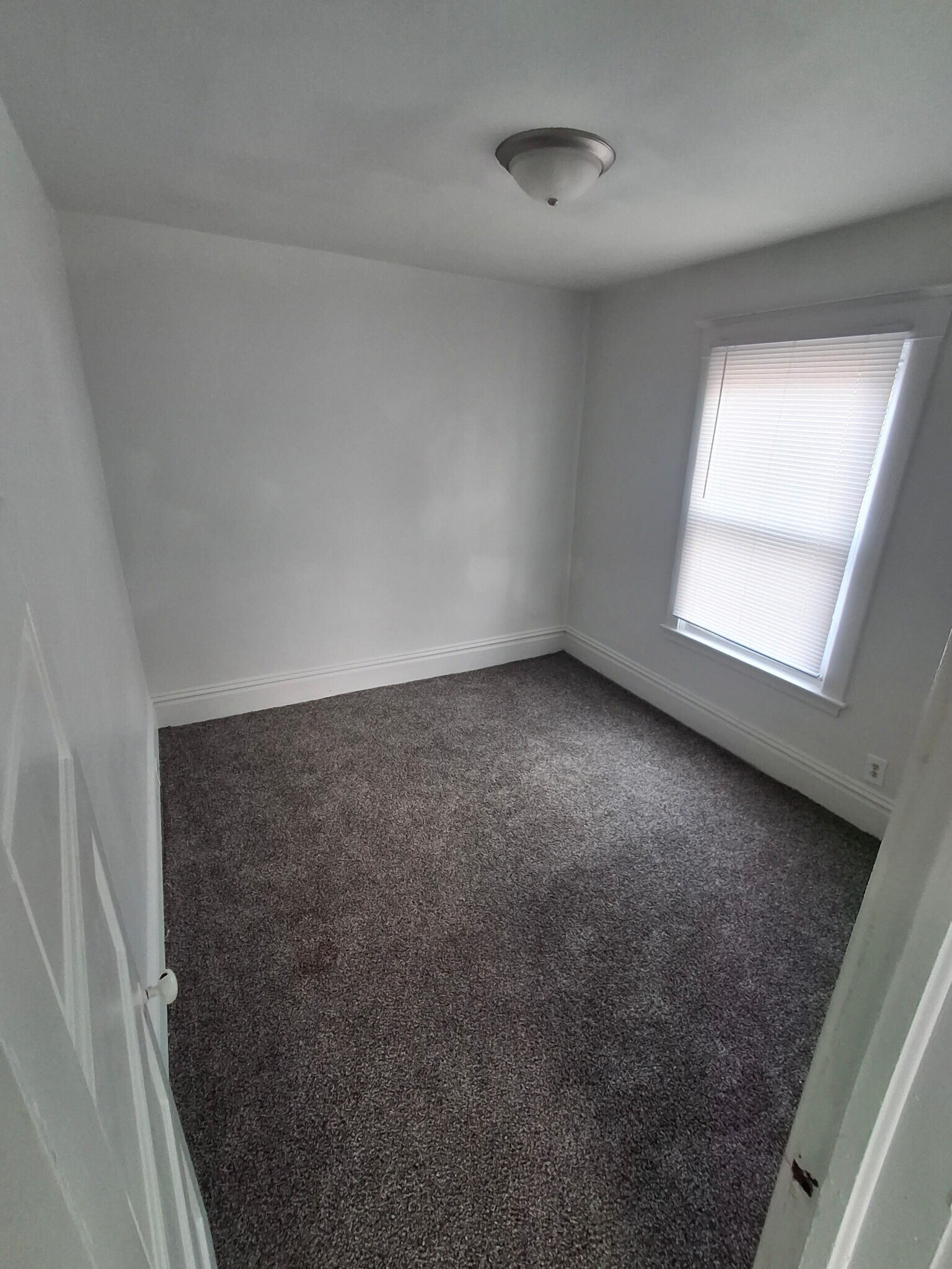 Building Photo - 531 Eastern Ave NE