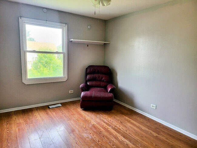 Building Photo - 719 Radnor Dr