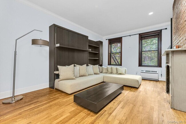 Building Photo - 348 E 89th St