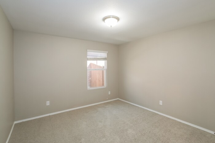 Building Photo - 10008 Calcite Dr