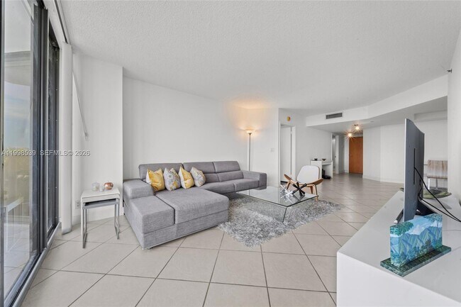 Building Photo - 3598 Yacht Club Dr