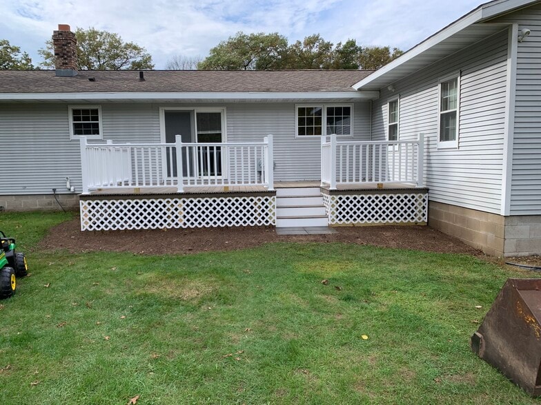 Deck in the back yard - N2092 Schacht Rd