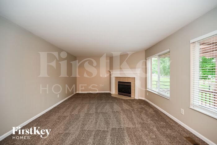 Building Photo - 6176 Fox Run Ln