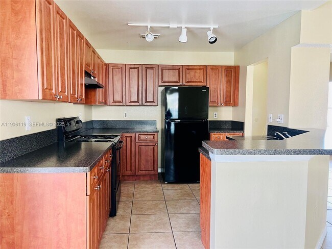 Building Photo - 332 Oceanside Ct