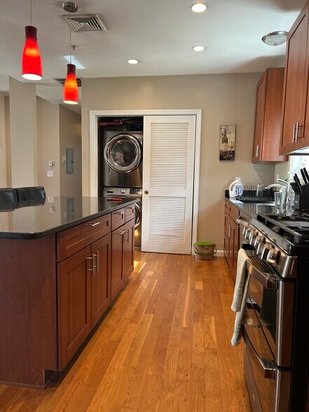 Building Photo - 49 Mozart St