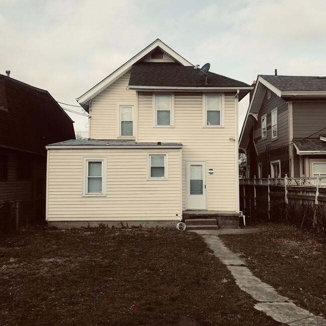 Building Photo - Sullivant