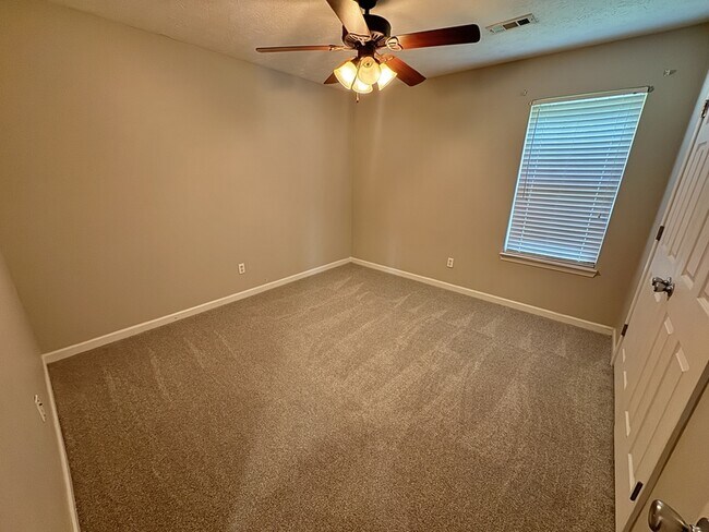 Building Photo - 2237 Ross Ln