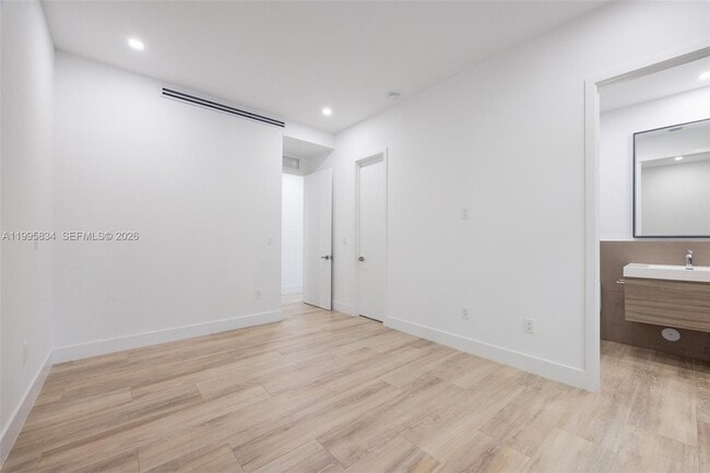 Building Photo - 3164 Plaza St