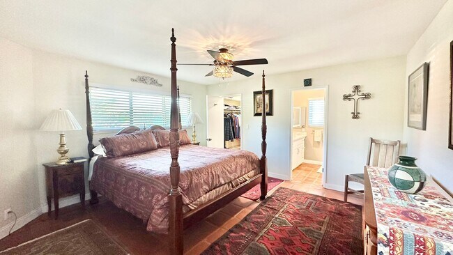 Building Photo - Beautifully Appointed & Fully Furnished, S...