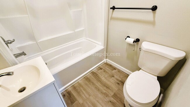 Building Photo - Beautifully Remodeled Home in Near Powell ...