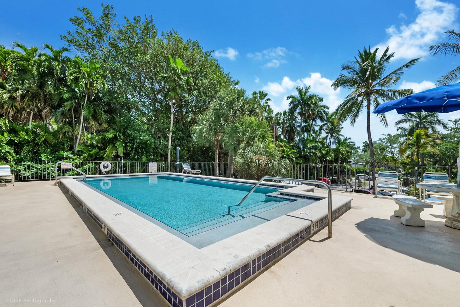 Building Photo - 2539 S Bayshore Dr