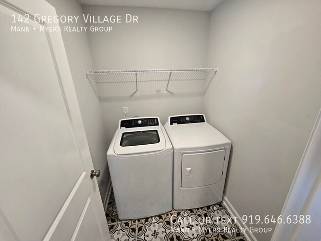 Building Photo - 142 Gregory Vlg Dr