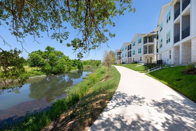 Building Photo - 680 Naumann Dr