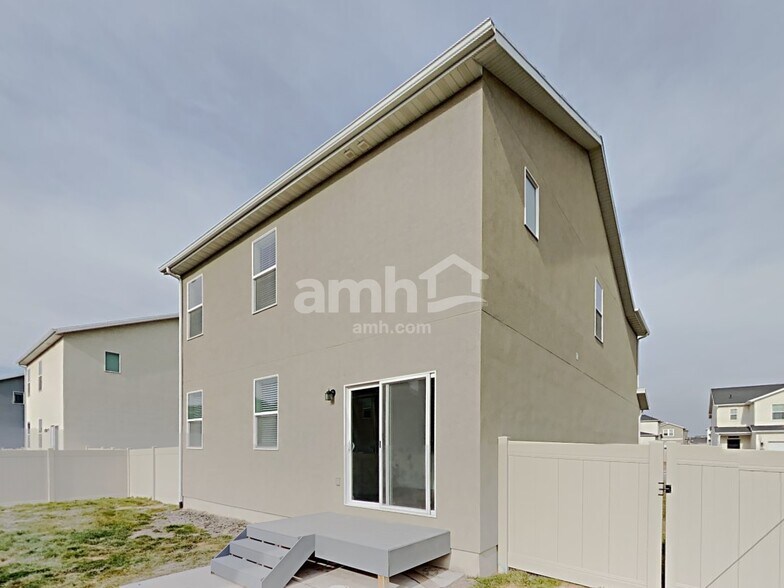 Building Photo - 2344 Surry Way