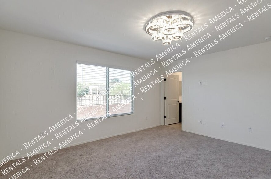 Building Photo - 9221 N Peridot Vis Ave