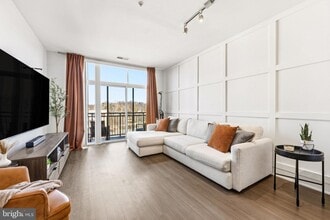 Building Photo - 145 Riverhaven Dr