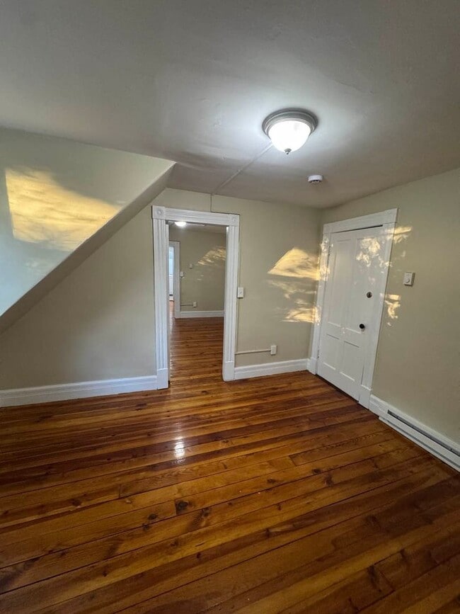 Building Photo - Charming 1-Bedroom Apartment in Russell, MA