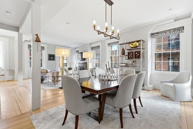 Building Photo - 50 River St