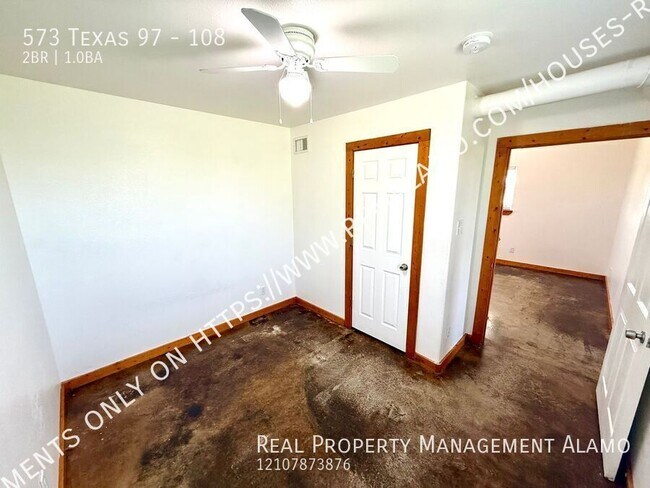 Building Photo - 573 TX-97