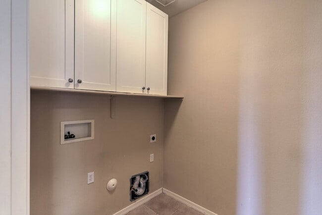Building Photo - Rancho Sahuarita 5-Bed with 3.5 Baths 3187 Sq Ft