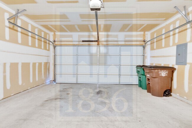 Building Photo - 2880 Donnell Dr