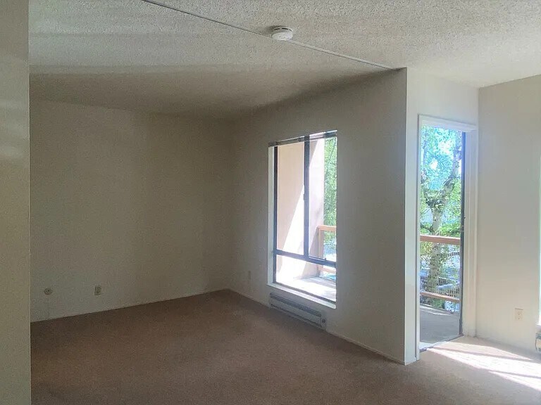 Living 2 - 1 Captain Dr