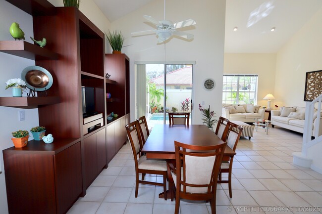 Building Photo - 77 Spyglass Way