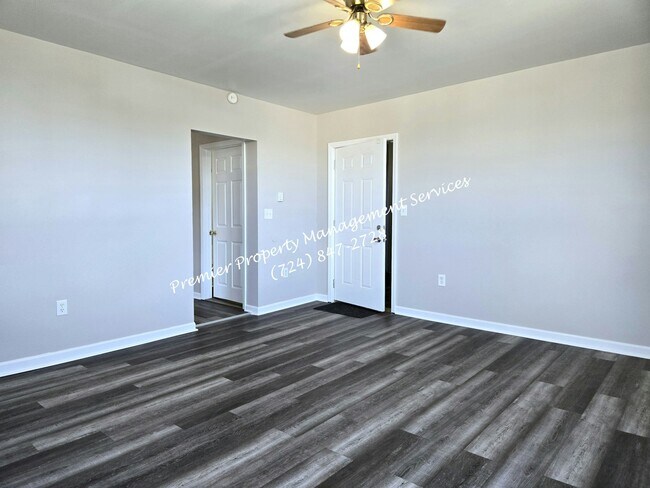 Building Photo - 211 E Wallace Ave
