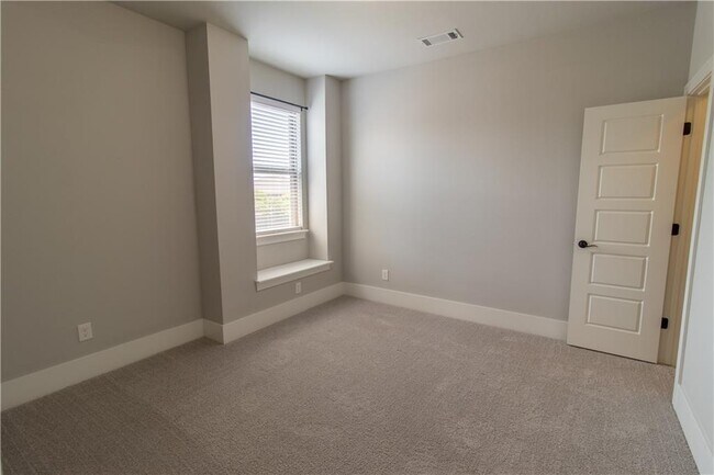Building Photo - 1431 Cave Stream Dr
