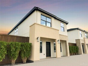 Building Photo - 23 Toronto Ave