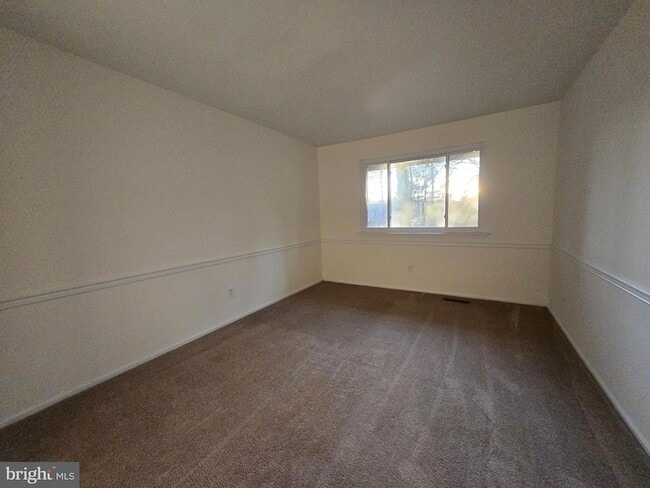 Building Photo - 1005 Worthington Dr