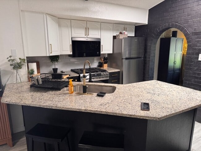 Building Photo - beautiful swimming pool and backyard oasis! fully remodeled home new appliances !