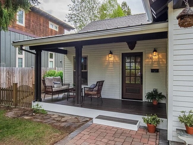 Building Photo - Newly Updated 2 Story Home with Large Yard