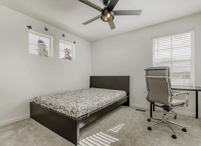 Building Photo - Luxurious CORNER LOT - 3bd 2.5 paired home in Dove Village!