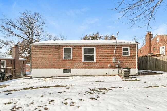Building Photo - Fantastic 2bd/1ba home! Coming soon!